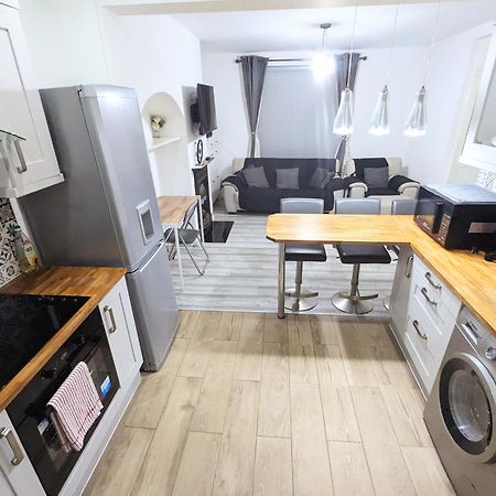 Bromley Serviced Apartments - Beckenham Place Park - London - 2 Bed House - Free Parking - 2 Beds 1 Sofabed Exteriör bild